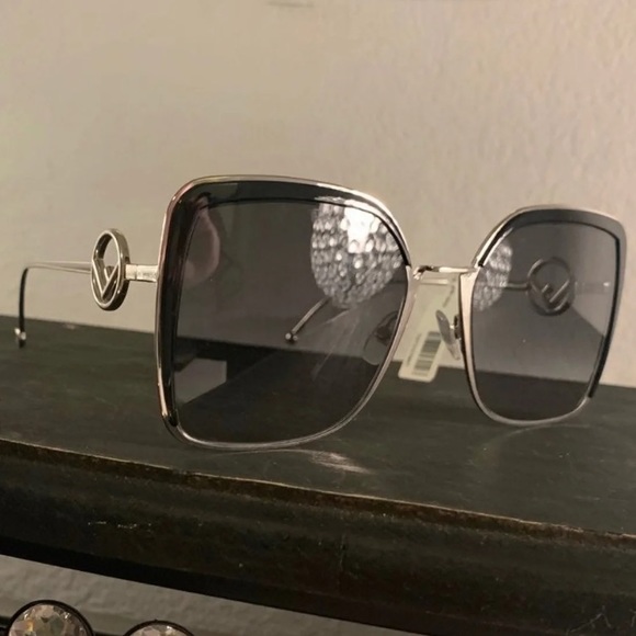 Fendi Sunglasses - Picture 3 of 4